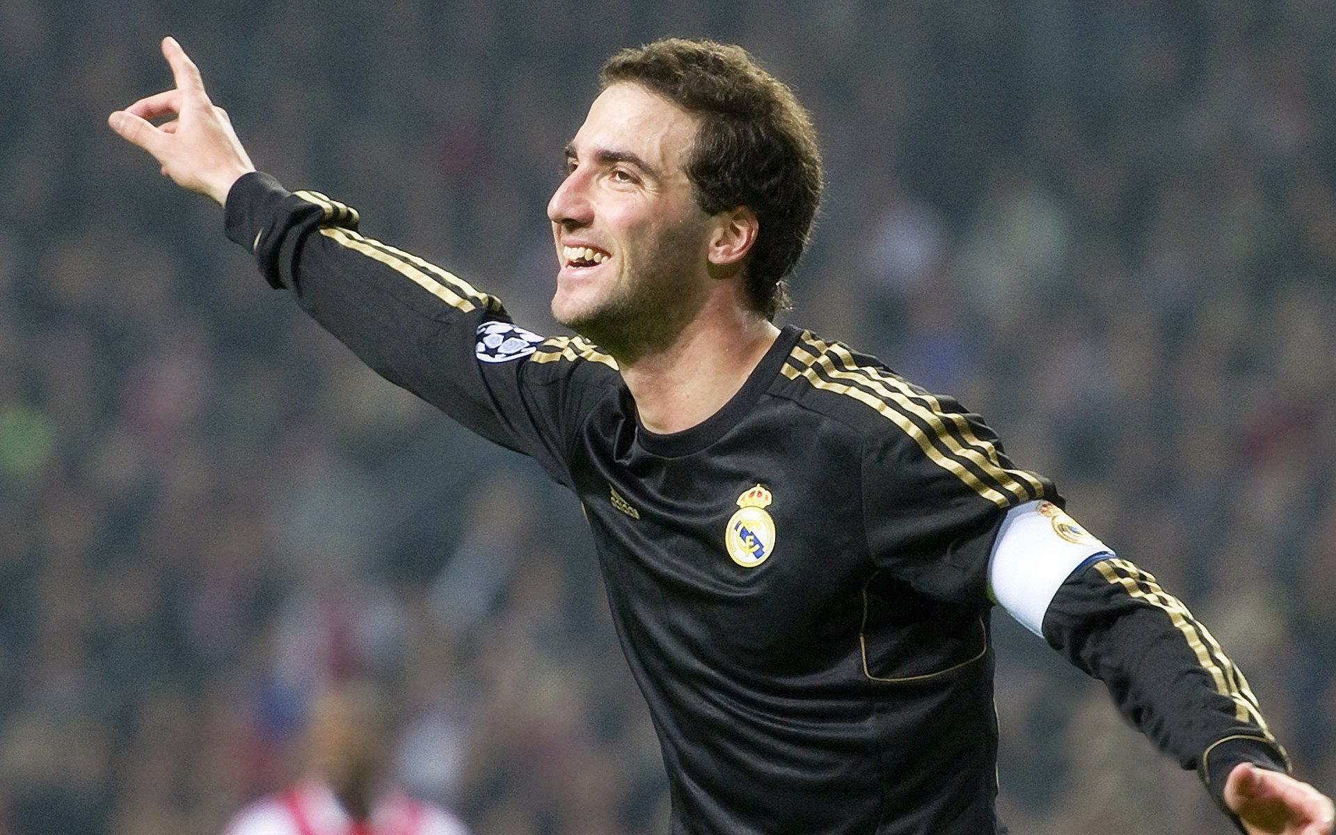 国外退役教练受聘，带来多国联防理念融合，国外退役运动员